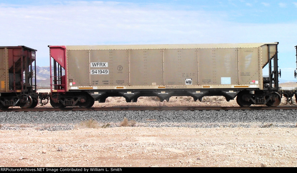 EB Unit Empty Hooper Frt at Erie NV  07-28-2022 -15